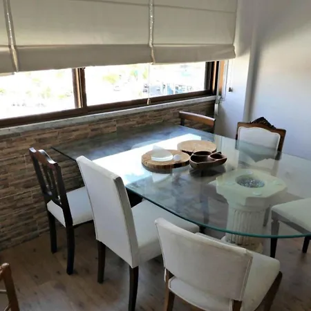 דירה With 2 Bedrooms In Infantado In לורס