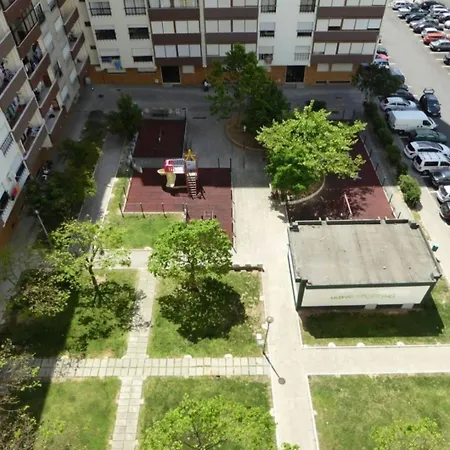 With 2 Bedrooms In Infantado In * לורס