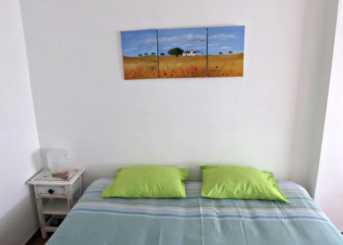 With 2 Bedrooms In Infantado In Daire Loures